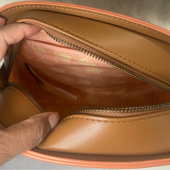 Excellent Condition Loungefly Star Wars The Mandalorian The Child Cradle Bag - Picture 8 of 11